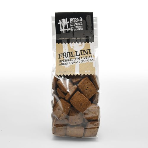 Frollini speziati con uvetta, nocciole, cacao e cannella